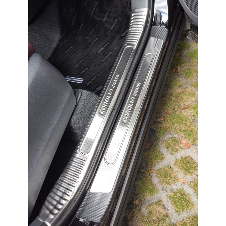 Ốp bậc cửa, Nẹp bước chân trong, ngoài xe Toyota Cross 2020- 2021- 2022 - 2023-2024 Mẫu INOX cao cấp chống xước